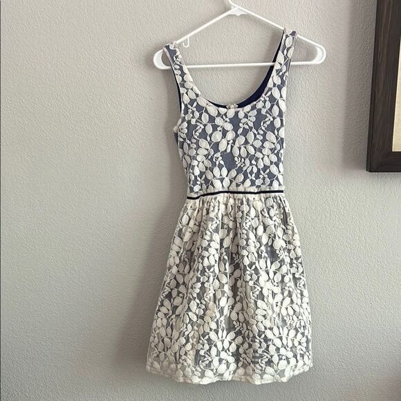 Westin Wear tulle Elegant Floral Lace Dress Sz Small impeccable - Picture 1 of 13